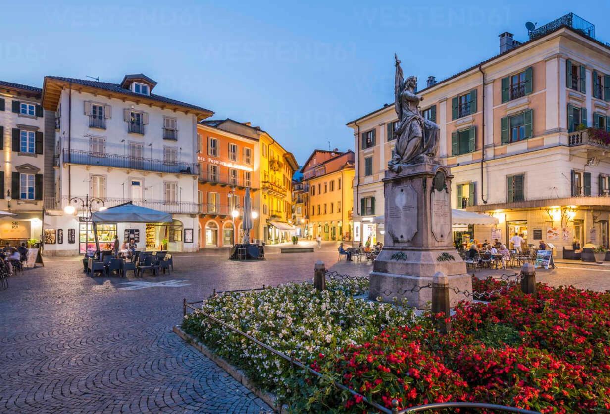 Attico Vistalago - Centro Citta Verbania Bagian luar foto